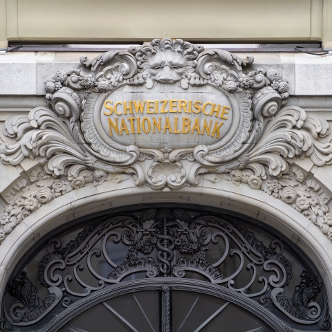 Zwischen Boom und Entwertung: Wie der neue Nullzins der SNB das Spiel für nicht-börsennotierte Investments verändert